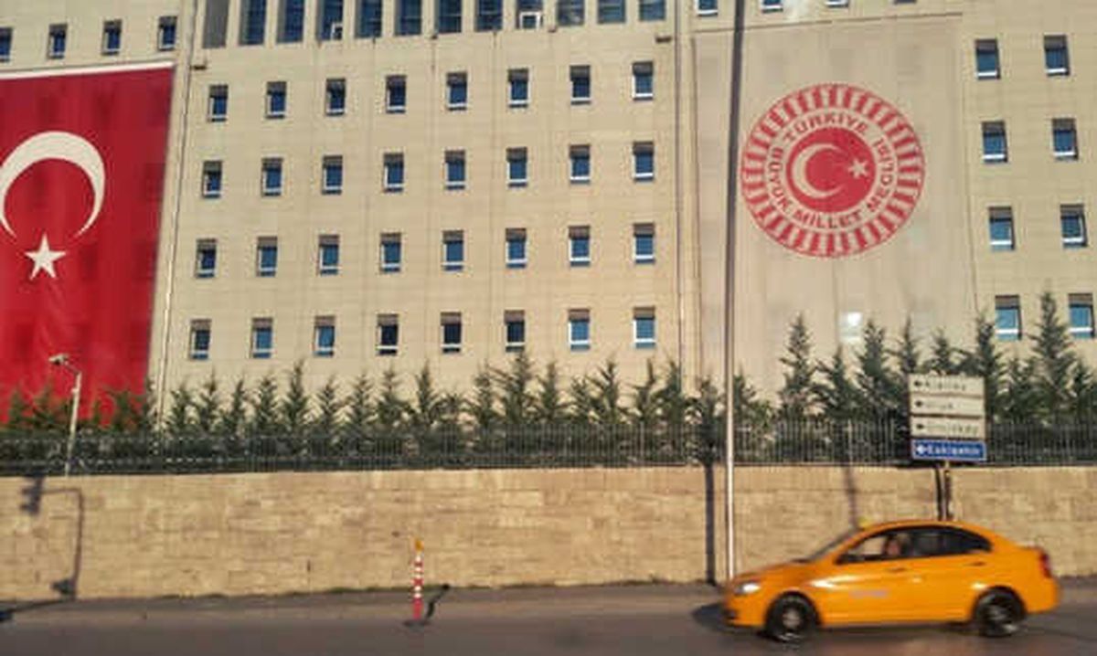 Darbe Girişimi Sonrası Meclis Yalnız Bırakılmadı