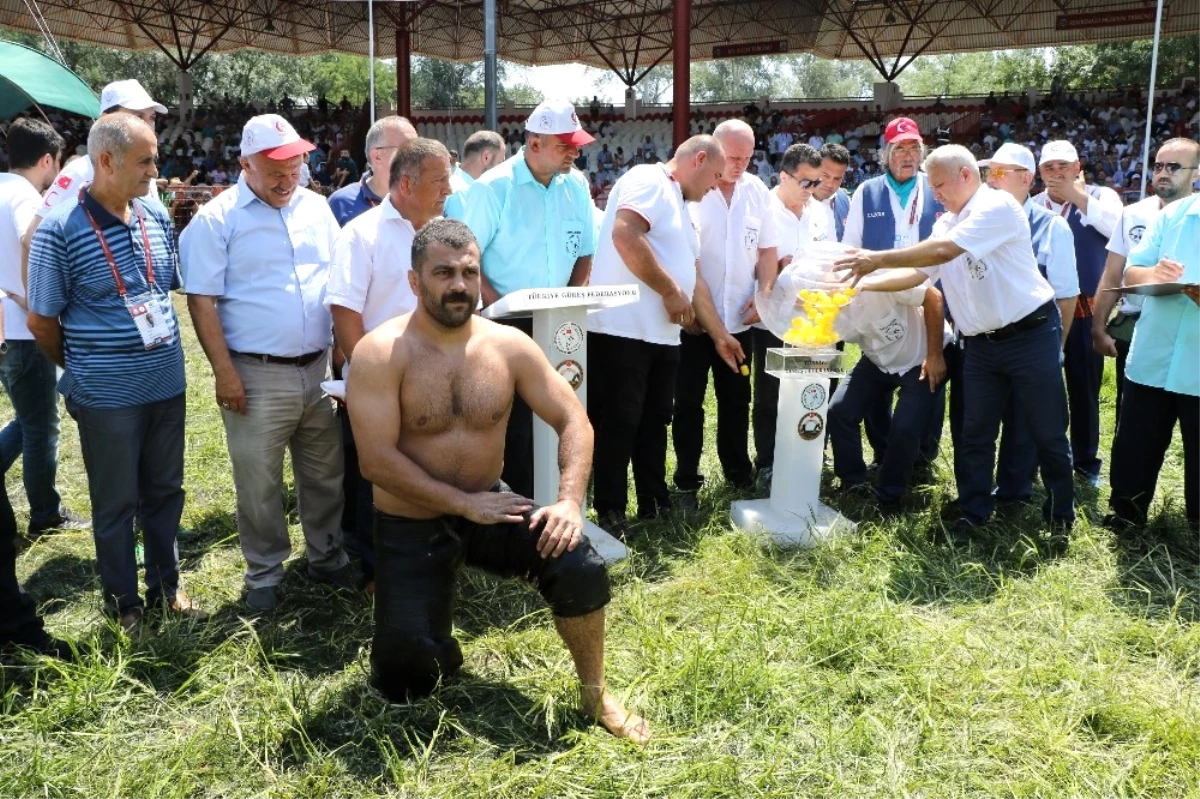 Er Meydanı\'nda Başpehlivanlar, İkinci Tur Kura Çekimini Yaptı