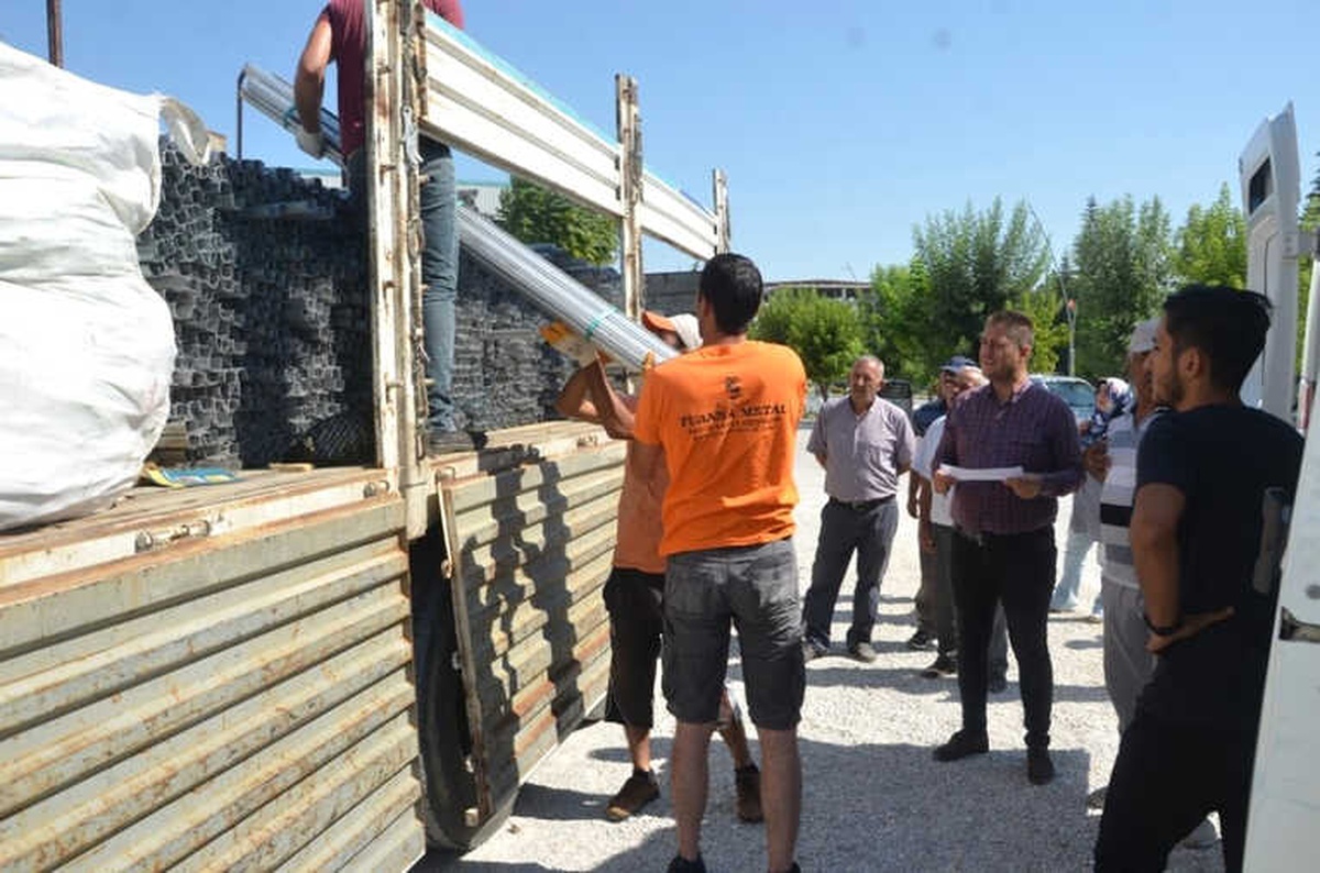 Ereğli\'de Tarımsal Destekleme Kapsamında Aparatlar Çiftçilere Dağıtıldı