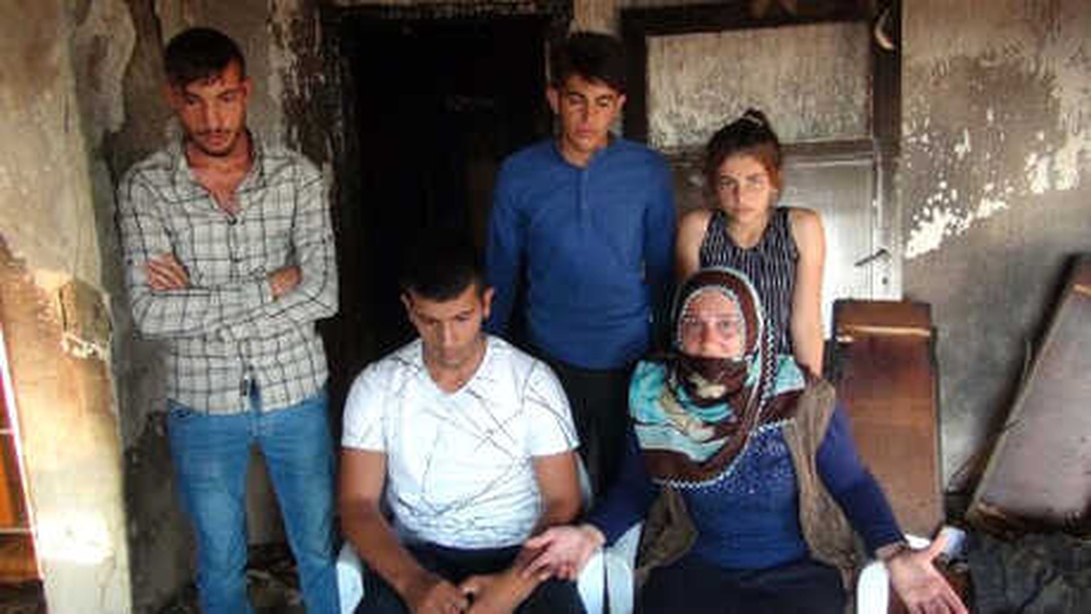 Evi Yanan Aile Sokakta Yaşam Mücadelesi Veriyor