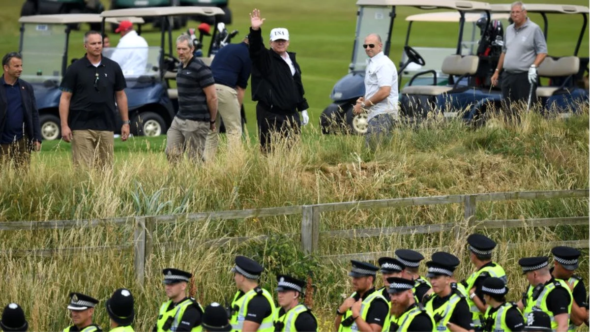 İskoçya\'ya Geçen Trump Protestoların Gölgesinde Golf Oynuyor