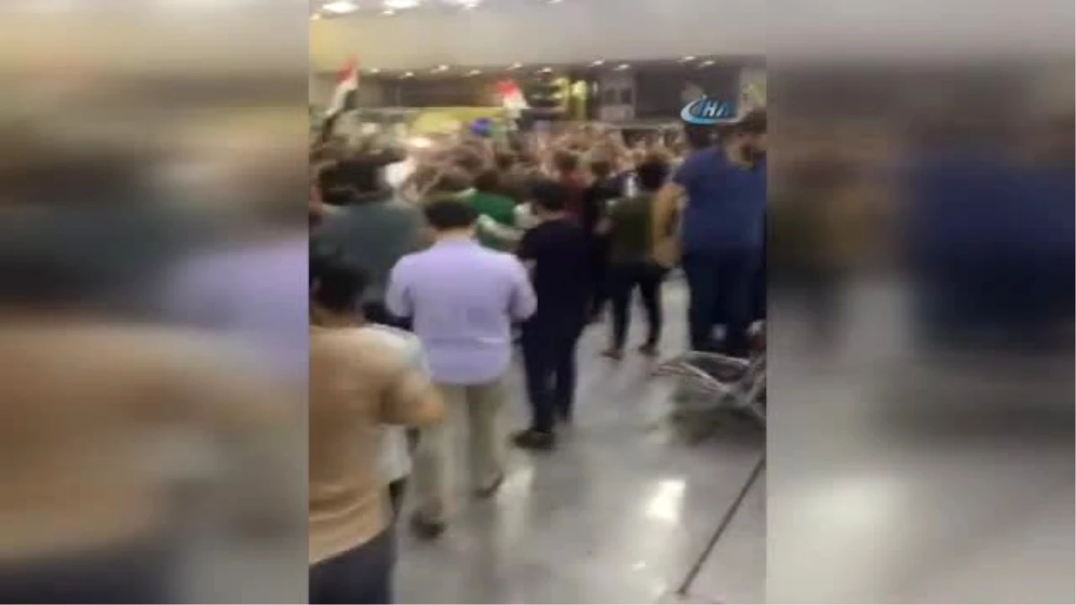 Iraklı Protestocular Necef Havalimanı\'nı Bastı- İstifa Çağrısı Yapıldı
