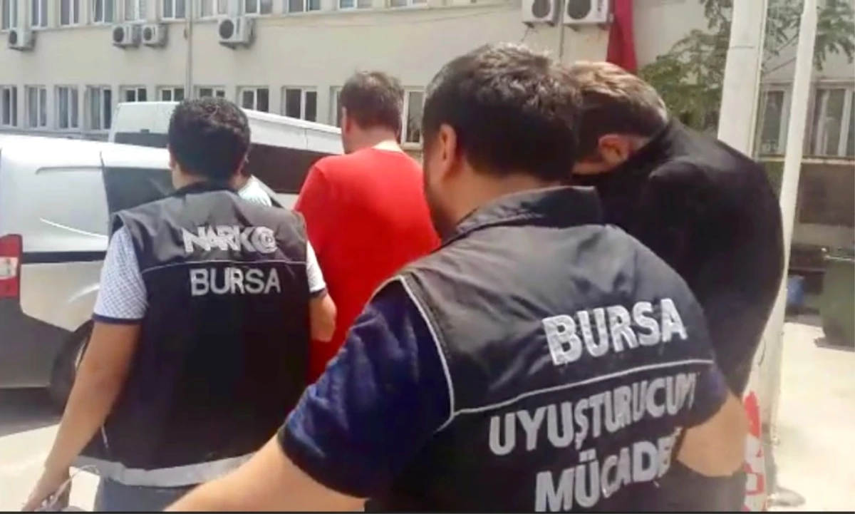 İstanbul\'dan Getirip Bursa\'da Satacaklardı, Narkotik Polisine Yakalandılar
