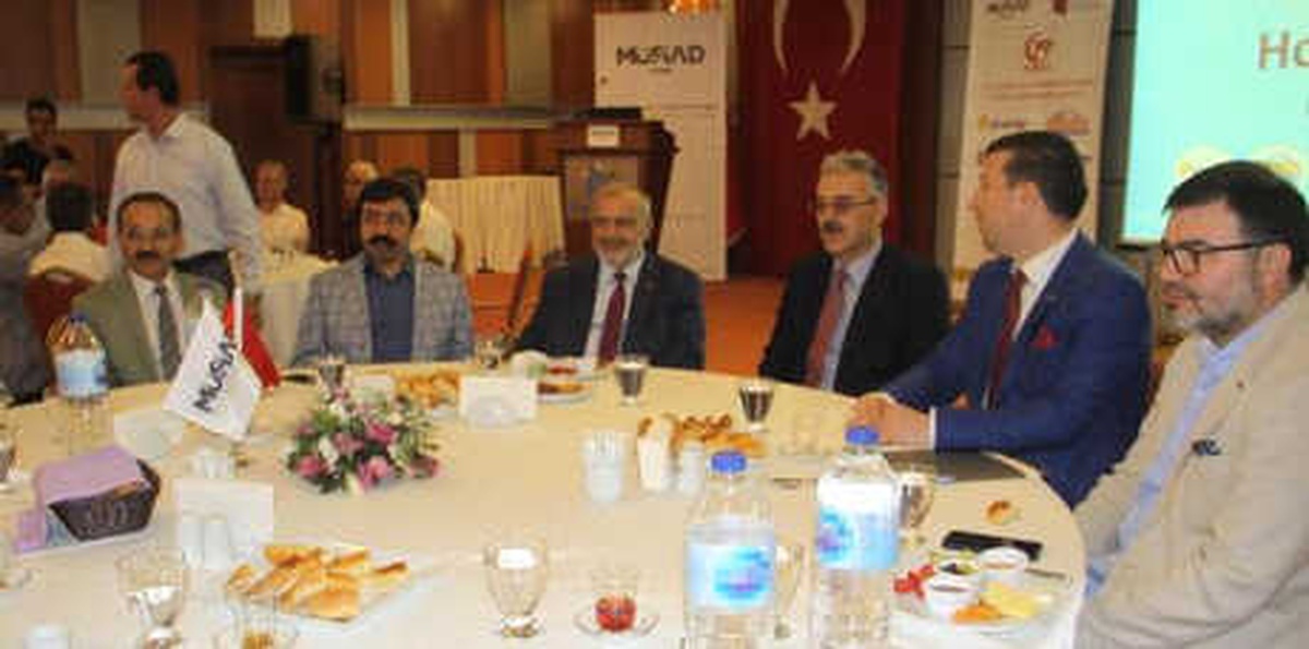 İzmir\'de, 2\'nci Yılında 15 Temmuz Konuşuldu