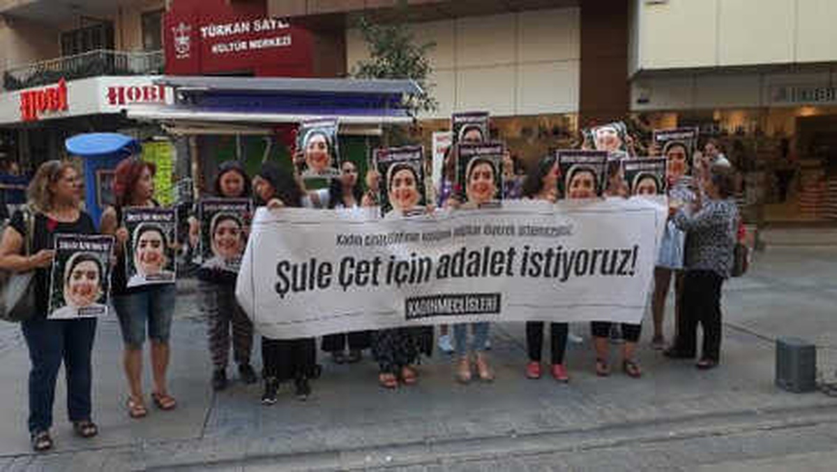 İzmir\'de Kadınlardan \'Şule Çet\' Açıklaması