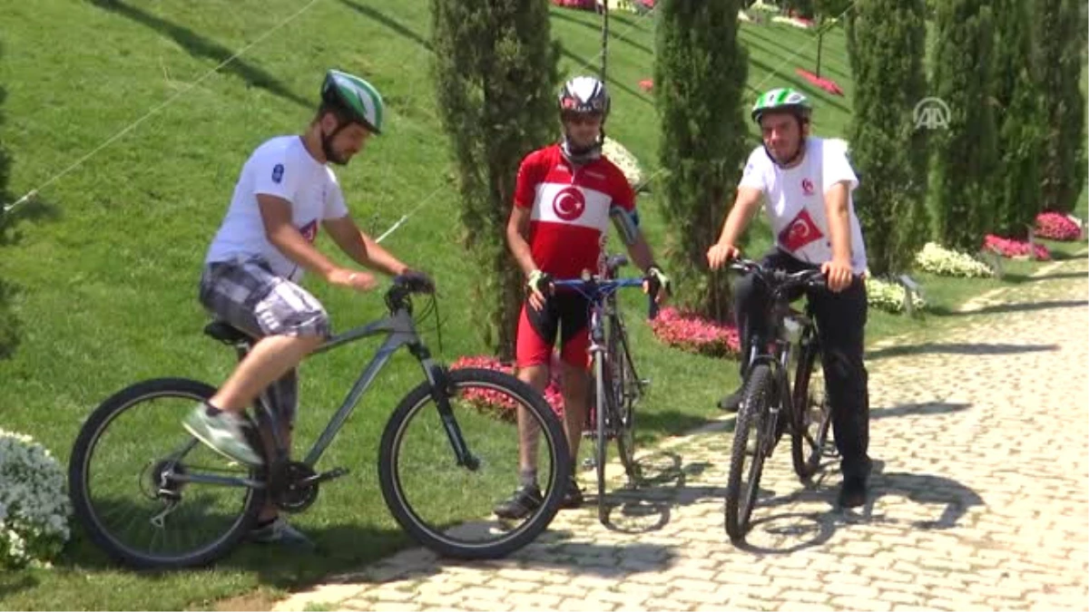 Makedon Bisikletçiler, 15 Temmuz Şehitler Makamı\'nı Ziyaret Etti