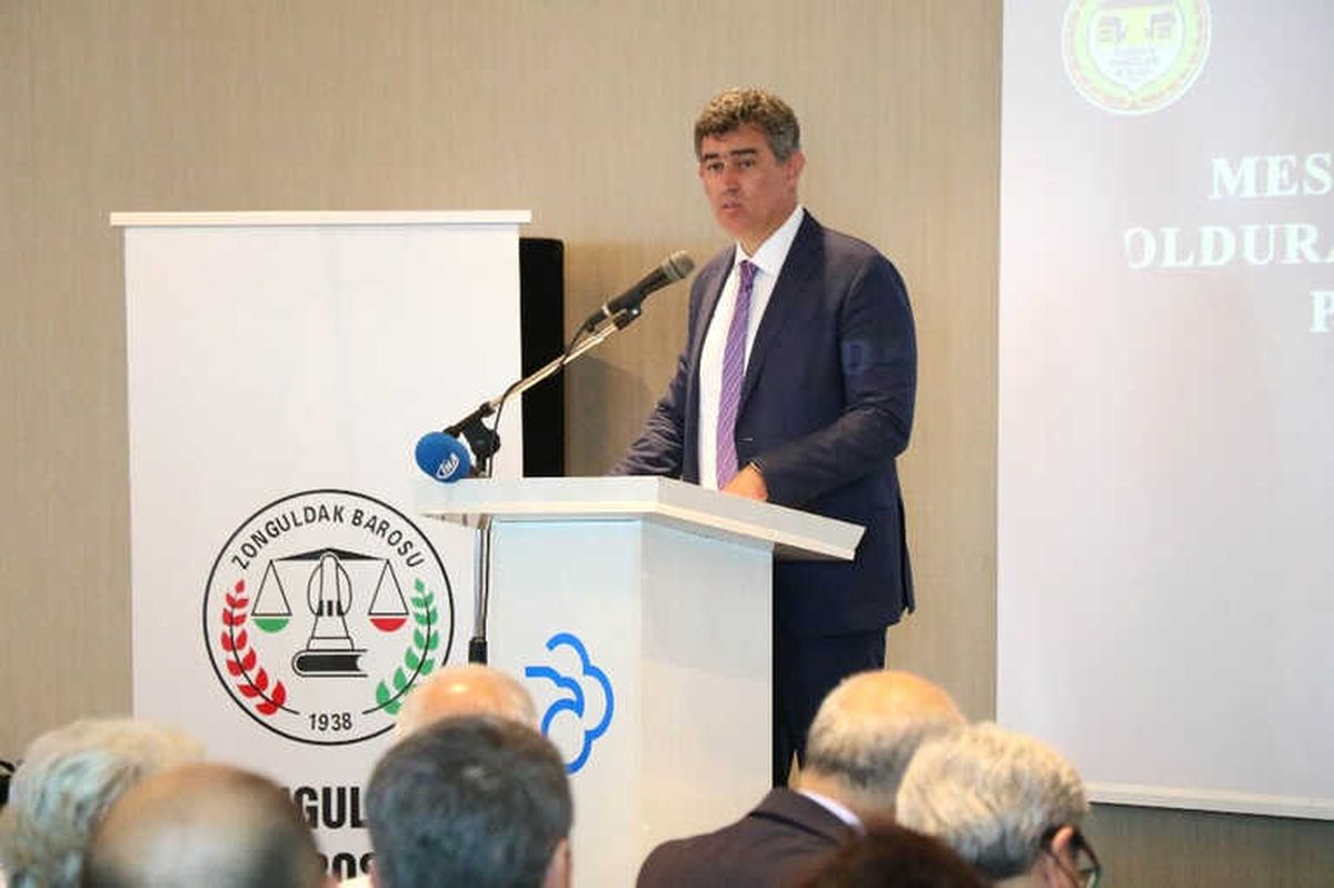 Meslekte 40 Yılı Dolduran Avukatlara Plaket