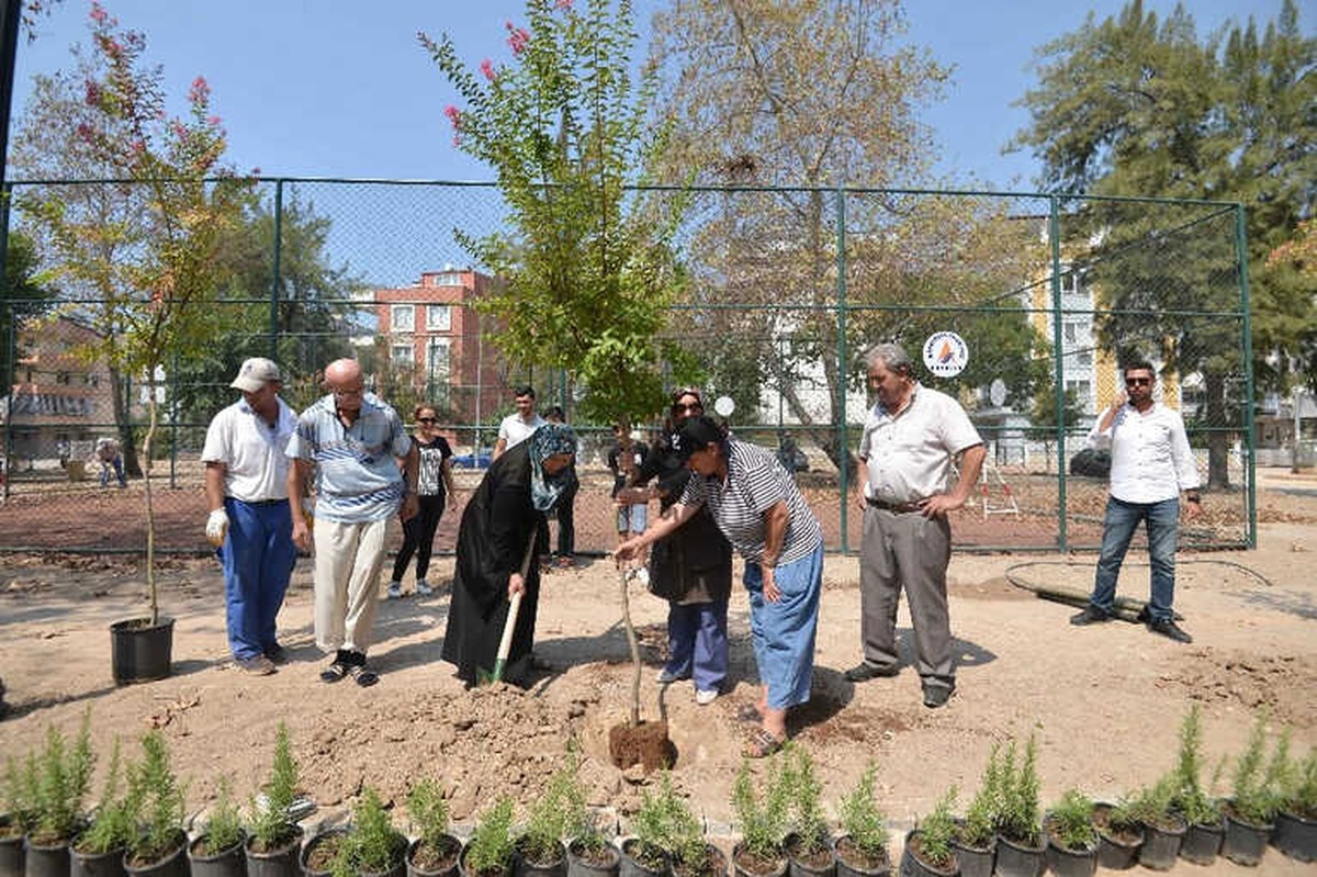 Muratpaşa\'da "Parklarımızı Birlikte Yapıyoruz" Projesi