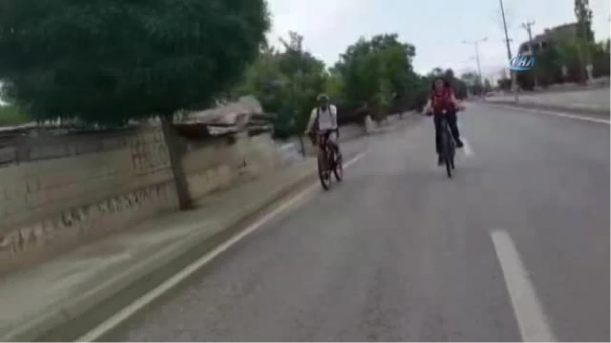 Şanlı Türk Bayrağı Bisikletli Kadınlar Tarafından Erzincan\'a Getirildi