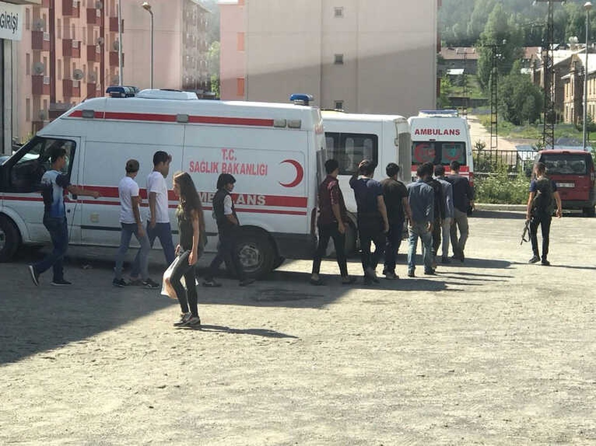 Sarıkamış\'ta 21 Yabancı Uyruklu Vatandaş Van\'a Gönderildi