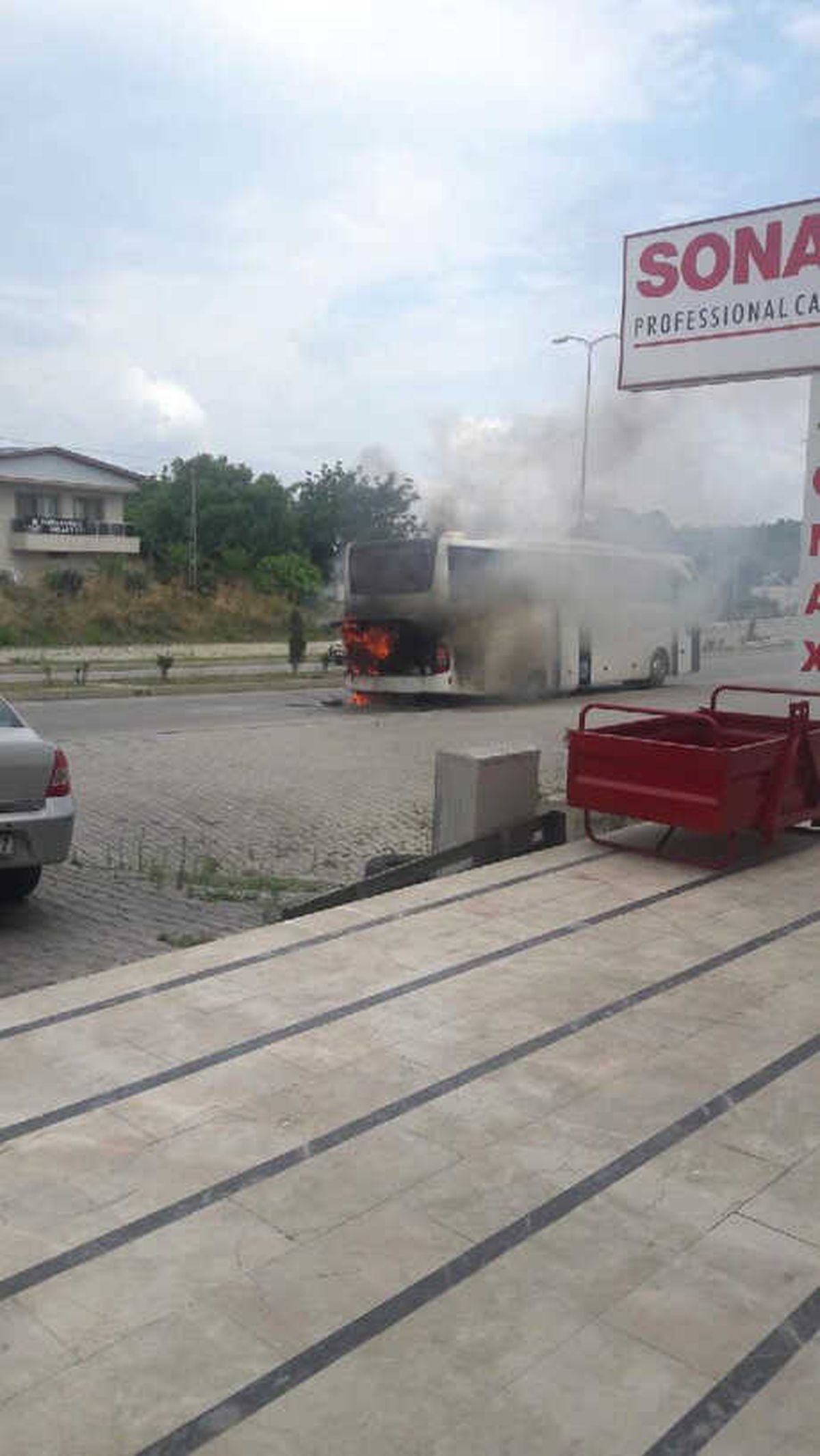Sinop\'ta Hareket Halindeki Tur Otobüsü Yandı