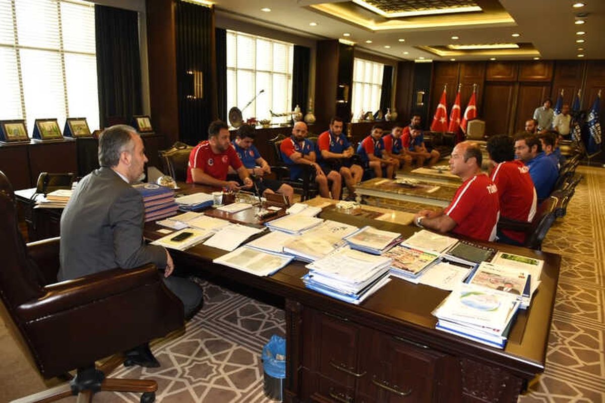 Sualtı Hokeyi Milli Takımı\'ndan Başkan Aktaş\'a Ziyaret