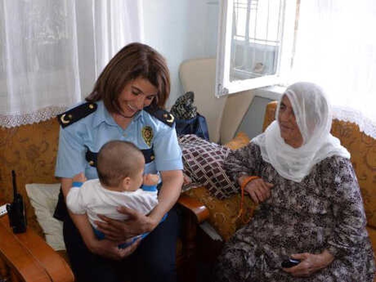 Sur\'da Esnaf, Tayini Çıkan Emniyet Müdürü İçin İmza Kampanyası Başlattı