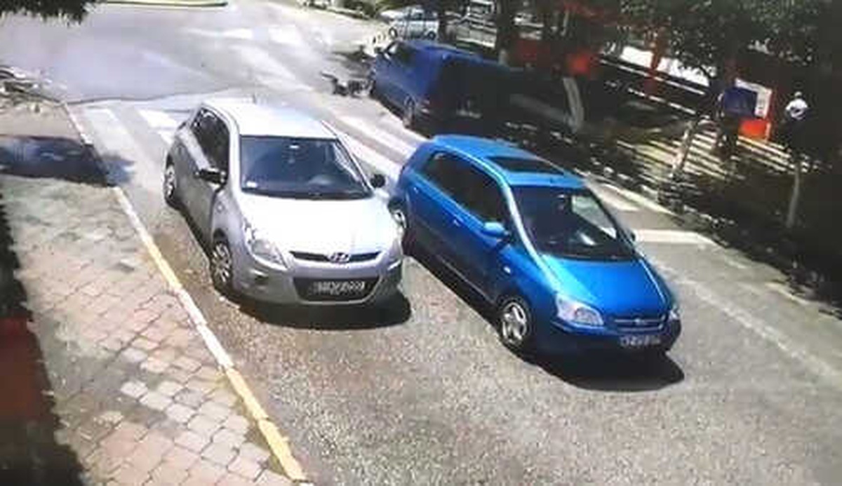 Sürücünün Manevrası Küçük Kızın Araç Altında Kalmasını Önledi