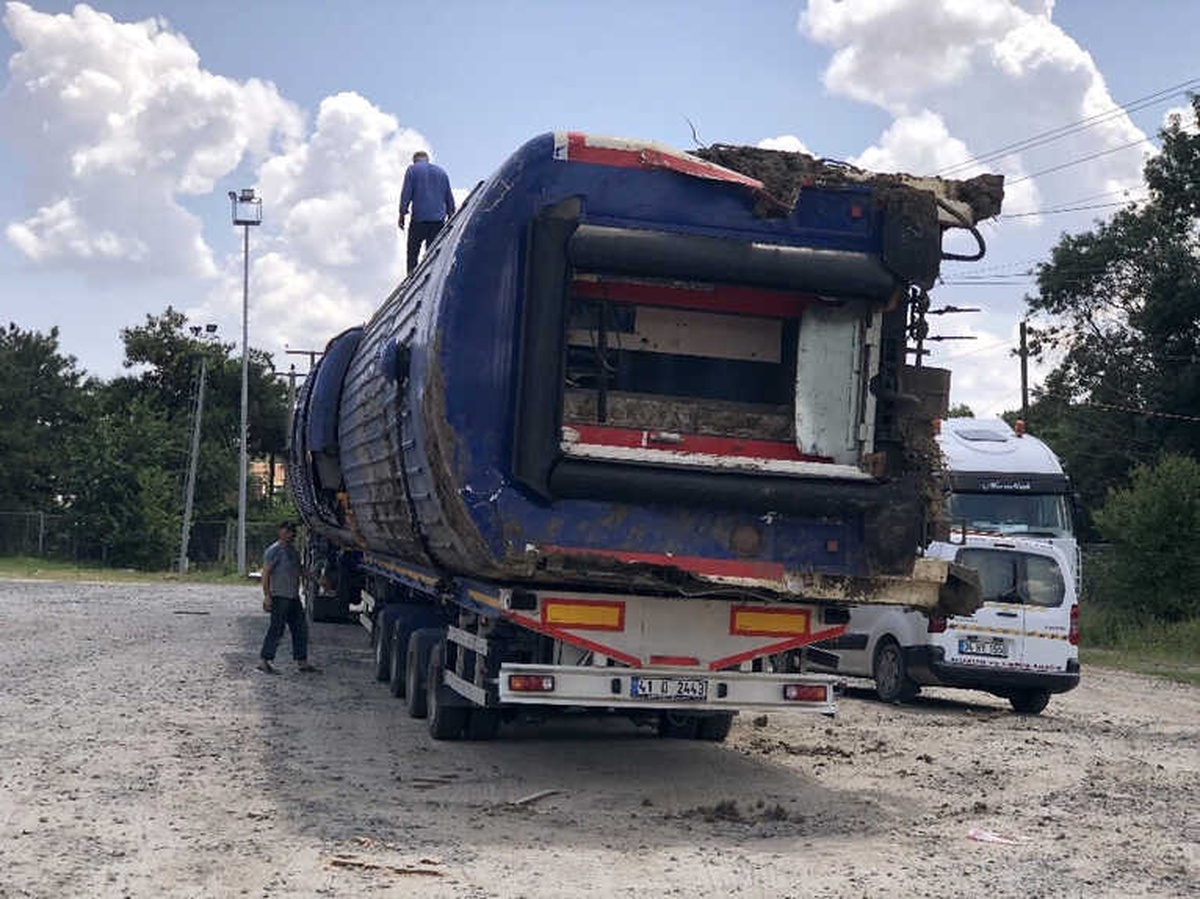 Tekirdağ\'da Kaza Yapan Trenin Vagonları Kaldırılıyor