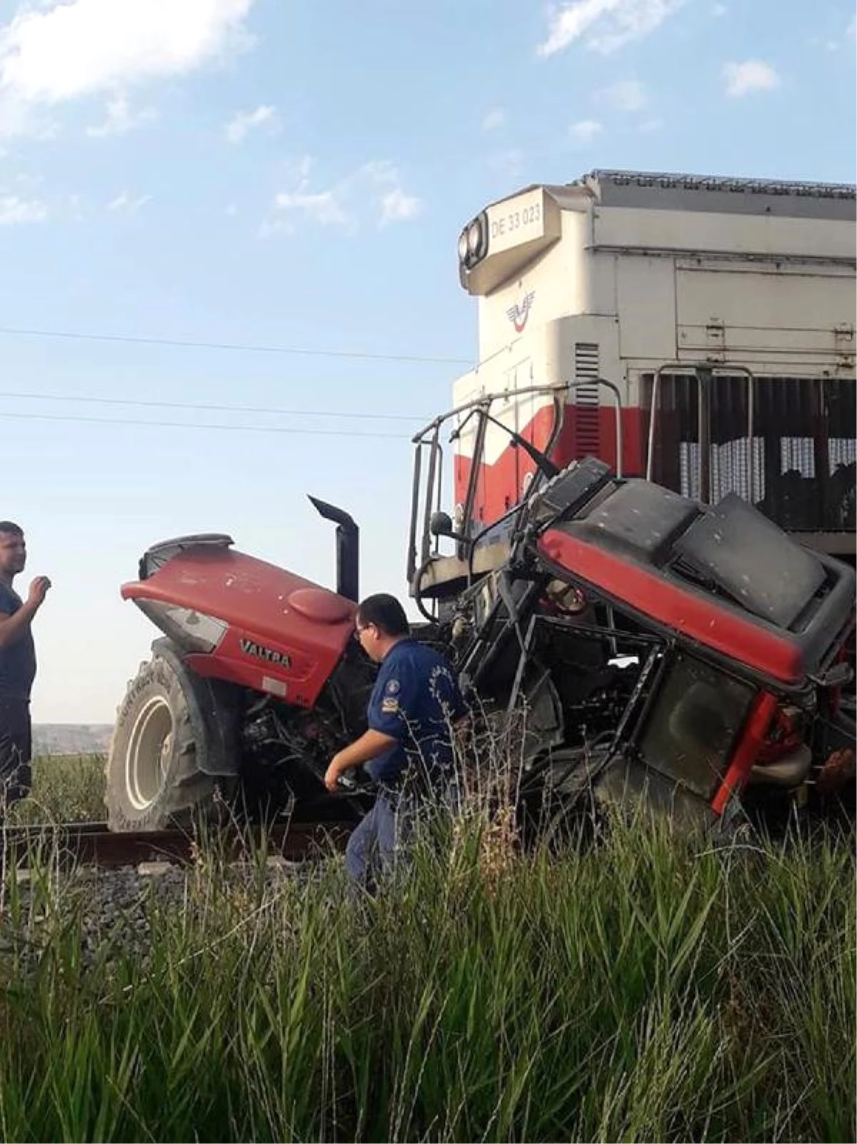 Trenin Çarptığı Traktörün Sürücüsü Öldü