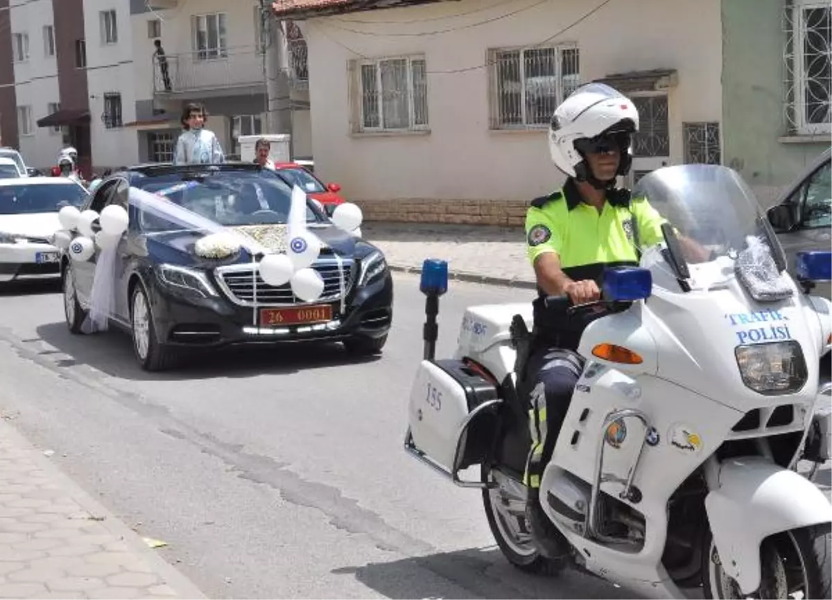 Valinin Makam Aracı, Şehit Polisin Çocuğu İçin Sünnet Arabası Oldu