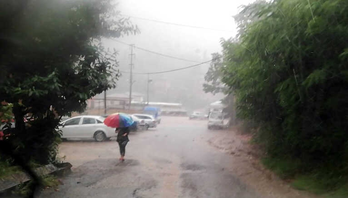 Zonguldak\'ta Aniden Bastıran Şiddetli Yağmur Hayatı Olumsuz Etkiledi