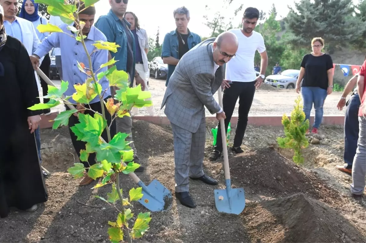 15 Temmuz Demokrasi Şehitleri Hatıra Ormanı\'na Fidan Dikildi