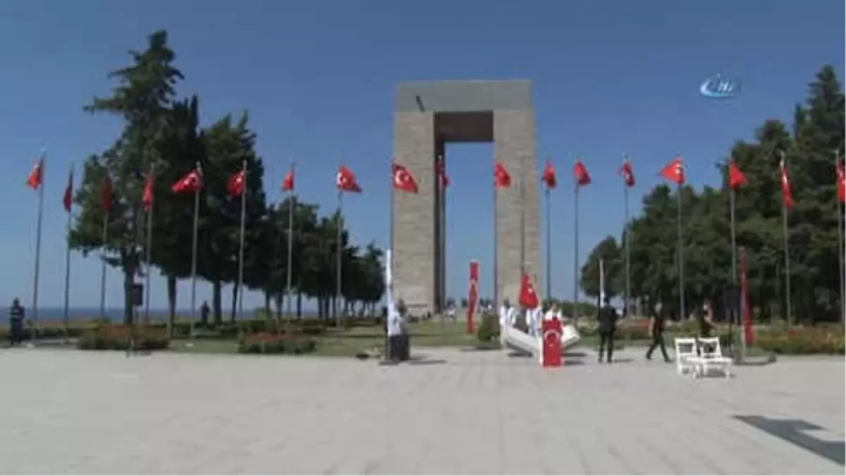 15 Temmuz Demokrasi ve Milli Birlik Günü Dolayısıyla Şehitler Abidesi\'nde Tören Düzenlendi