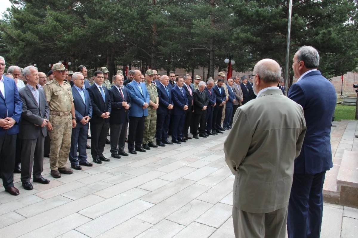 15 Temmuz Şehitleri Kars Kapı Şehitliği\'nde Anıldı