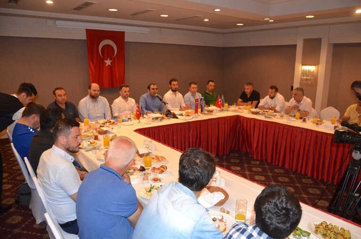 Abiş Hopikoğlu: "Bizi Korsan Taksi Noktasına Getiriyorlar"