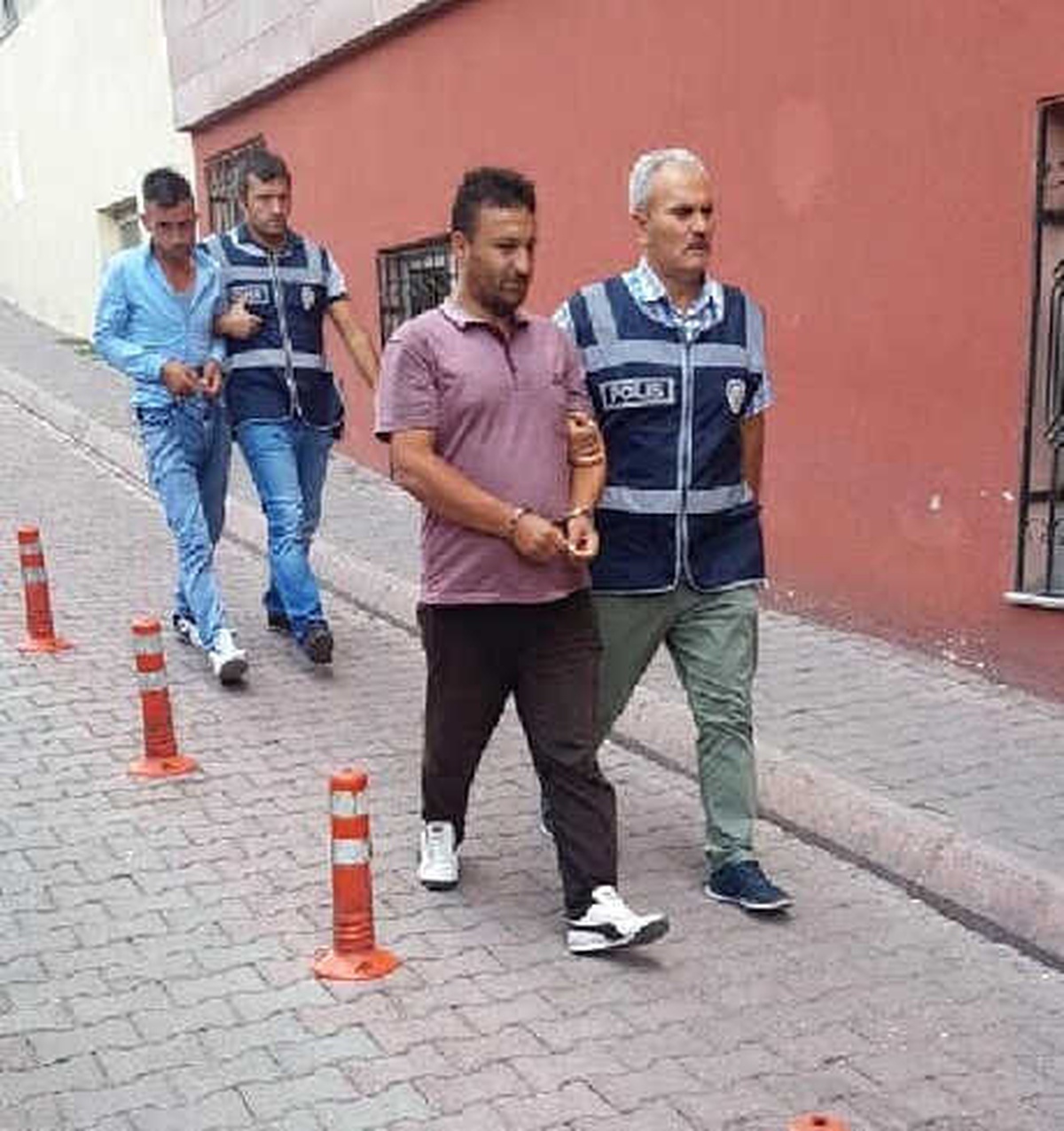 Akü Hırsızları Tutuklandı