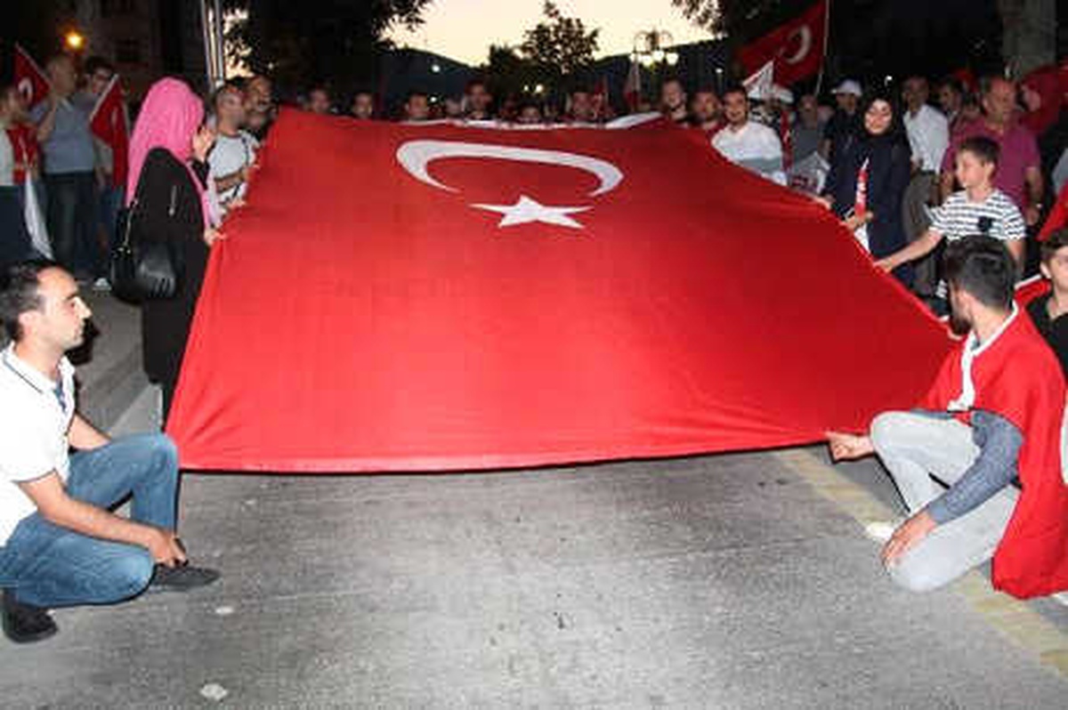 Amasya\'da 10 Bin Kişi 15 Temmuz Şehitleri İçin Yürüdü