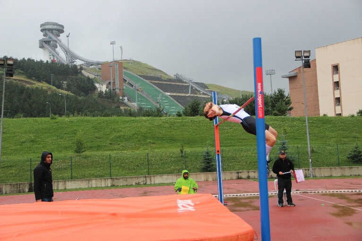 Atletizm 4. Uluslararası Sprint ve Bayrak Yarışmaları Kupası Yoğun Yağmur Altında Devam Ediyor