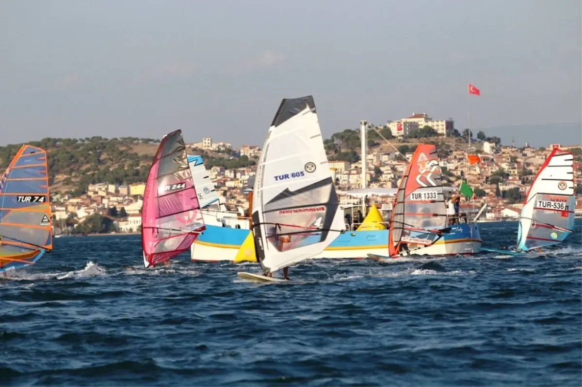 Ayvalık\'ta Düzenlenen Rüzgar Sörfü Slalom Ligi 1. Etabı Sona Erdi