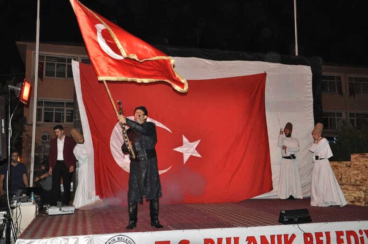 Bulanık\'ta \'Biz Biriz, Bir Ölür Bin Diriliriz\' Tiyatro Oyunu