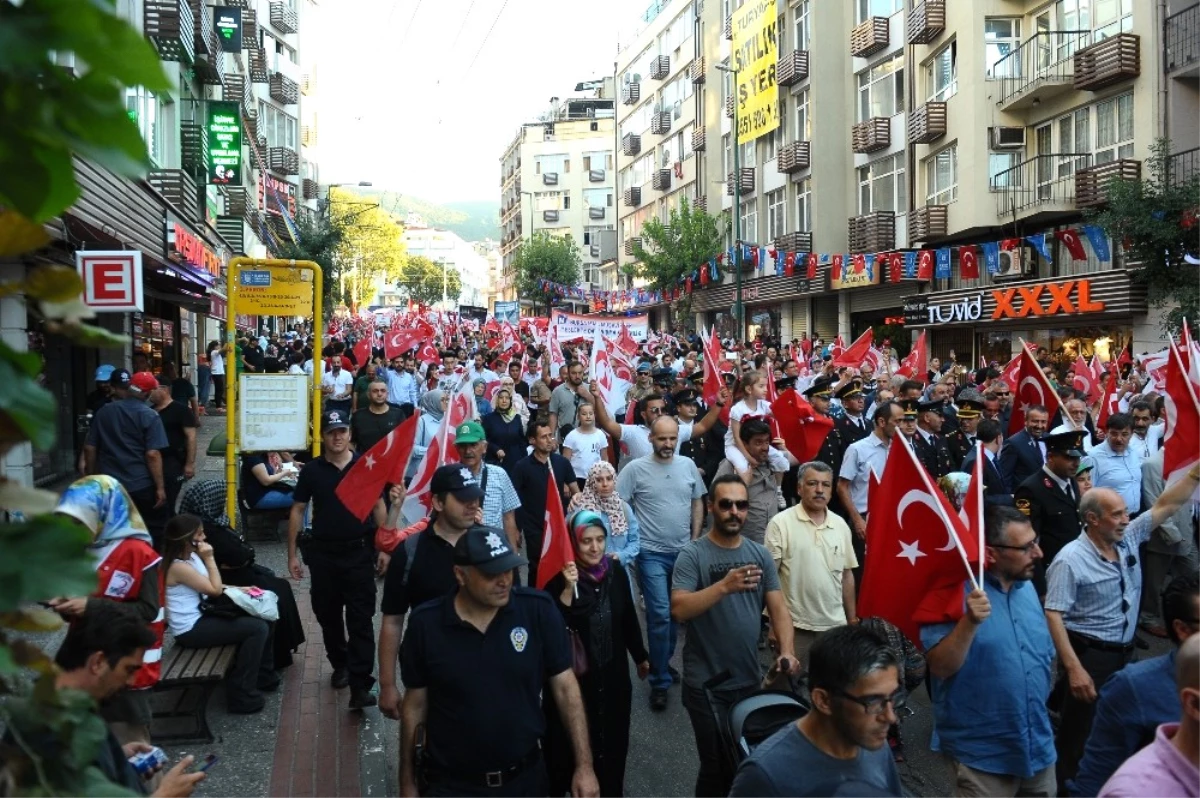 Bursa\'da Binler Bayrak Yürüyüşünde Buluştu