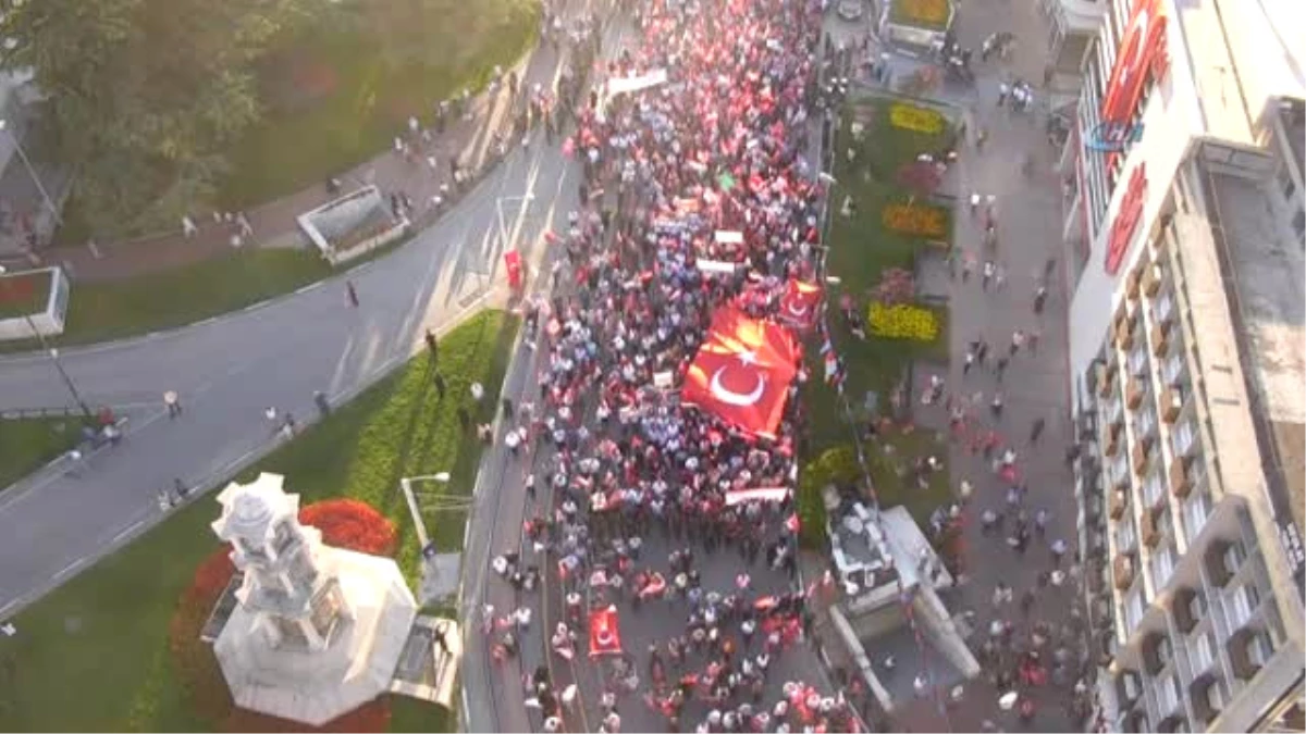 Bursa\'da Binler Bayrak Yürüyüşünde Buluştu...yürüyüş Havadan Görüntülendi