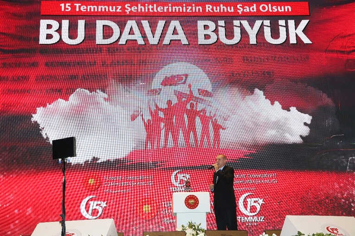 Cumhurbaşkanı Erdoğan Kürsüye \'Bil Oğlum\' Türküsü Eşliğinde Çıktı