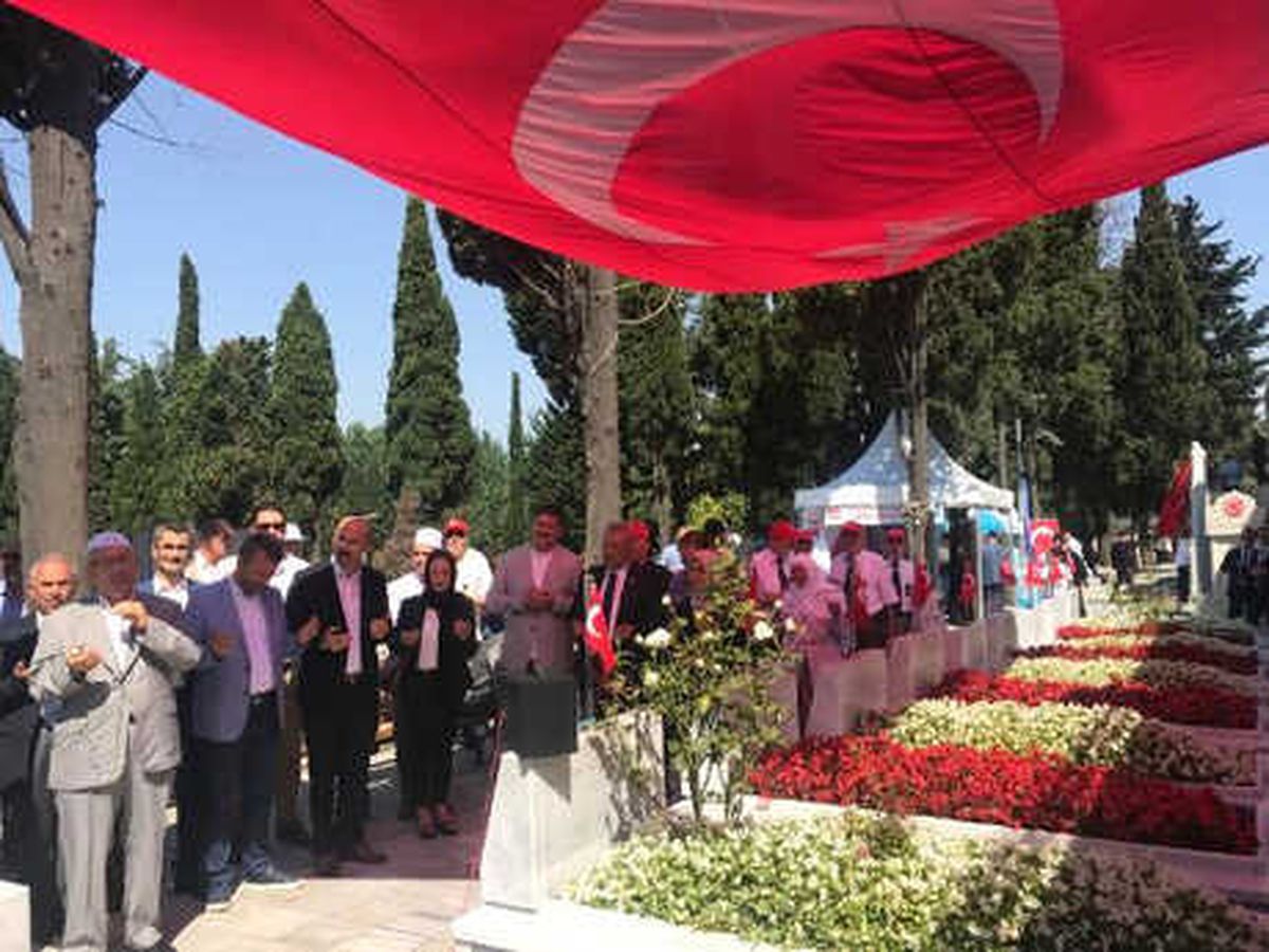 Edirnekapı\'daki 15 Temmuz Şehitliği\'ne Ziyaretler Başladı