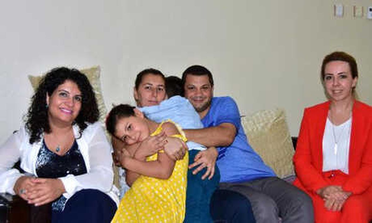 Engelli Çocuğu Bağırlarına Bastılar