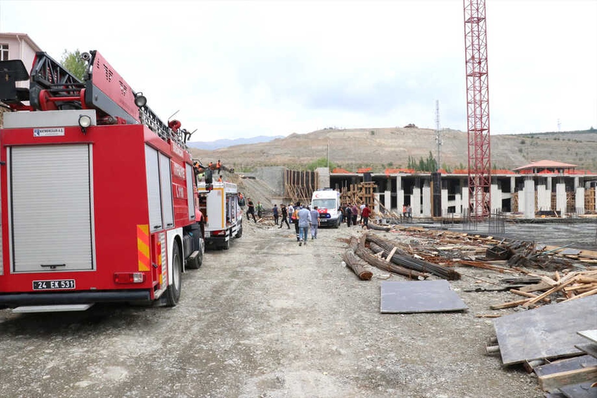 Erzincan\'da Hastane İnşaatında Çökme: 8 Yaralı