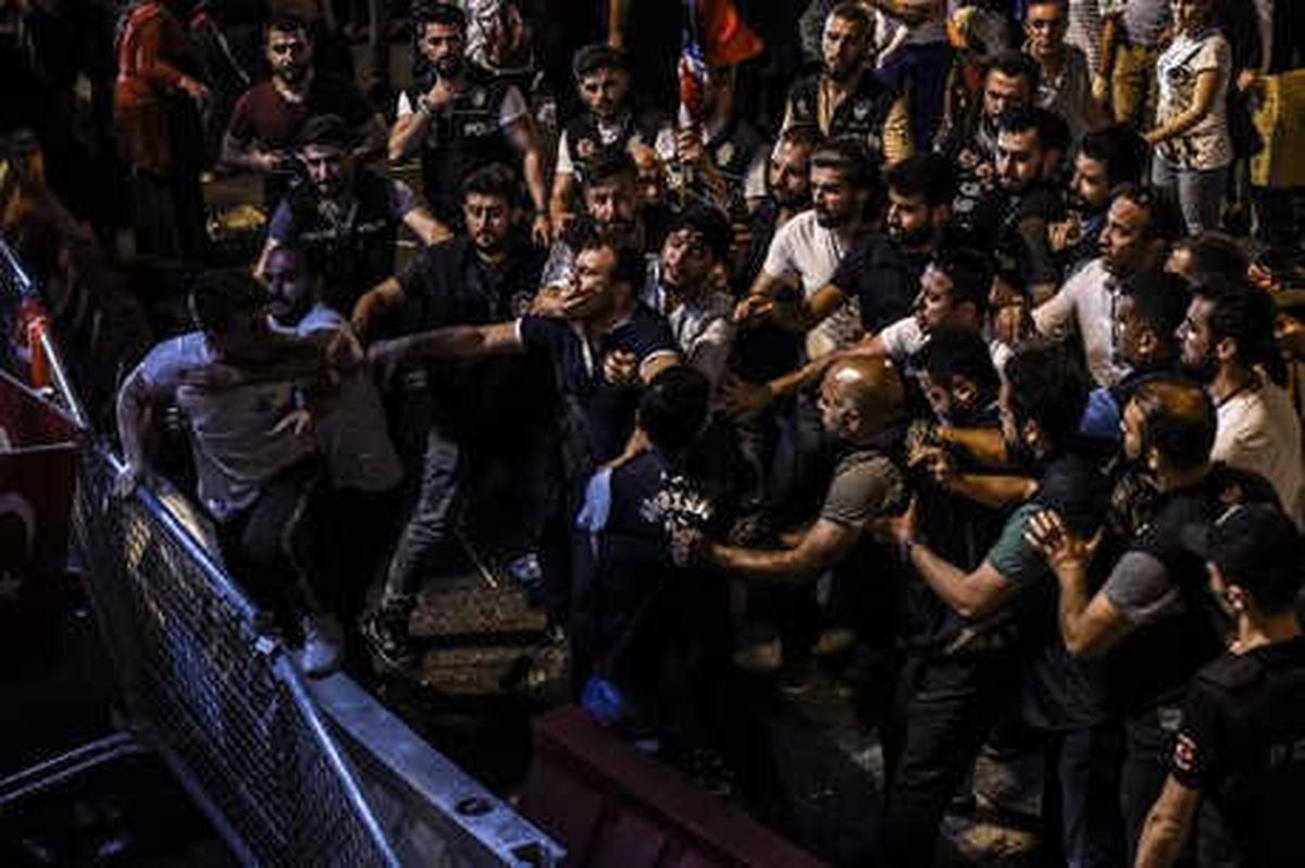 Fotoğraflar // Köprüye Yürümek İsteyenlere Polis İzin Vermedi