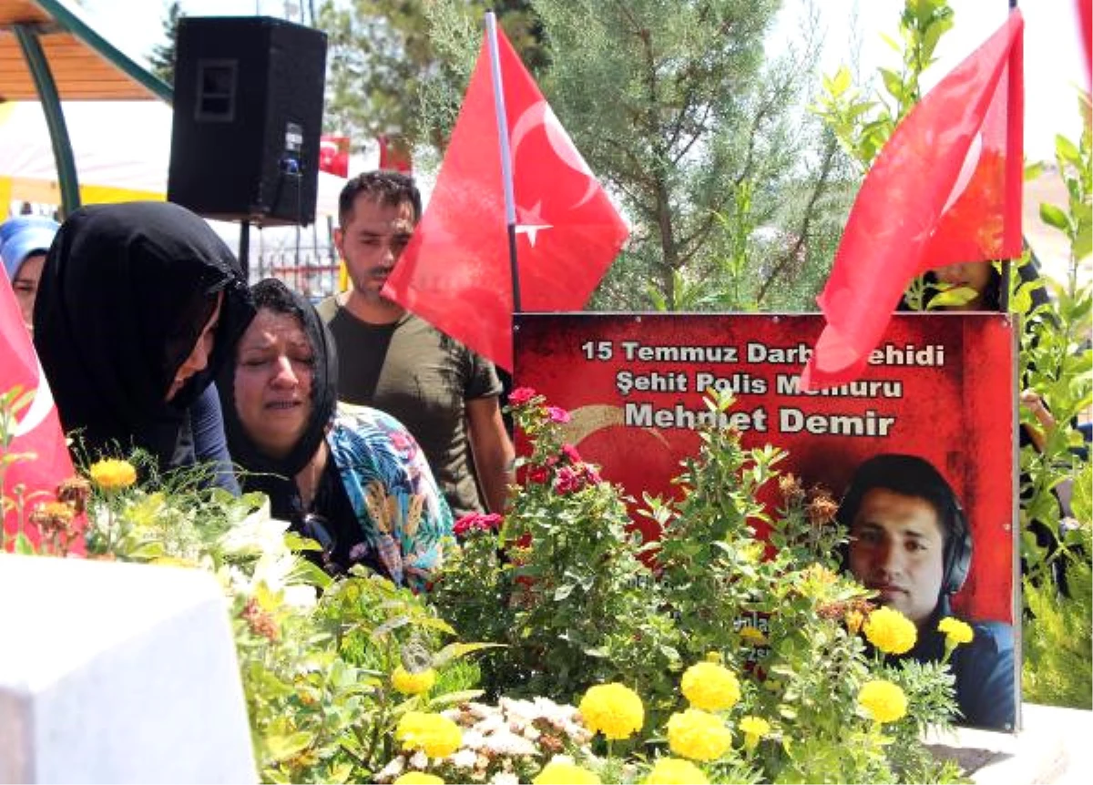 Gaziantep\'te 15 Temmuz Şehidi, Mezarı Başında Anıldı