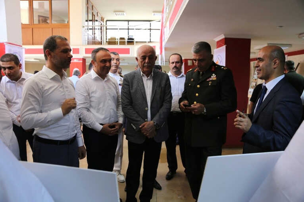 İha\'nın \'15 Temmuz Destanı\' Fotoğraf Sergisi İskenderun\'da Açıldı