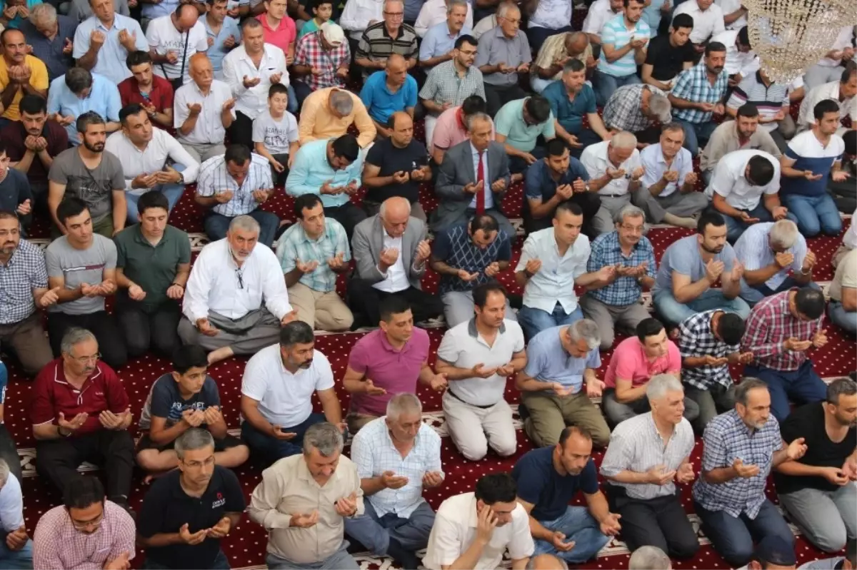 İskenderun\'da 15 Temmuz Şehitleri İçin Mevlit Okutuldu