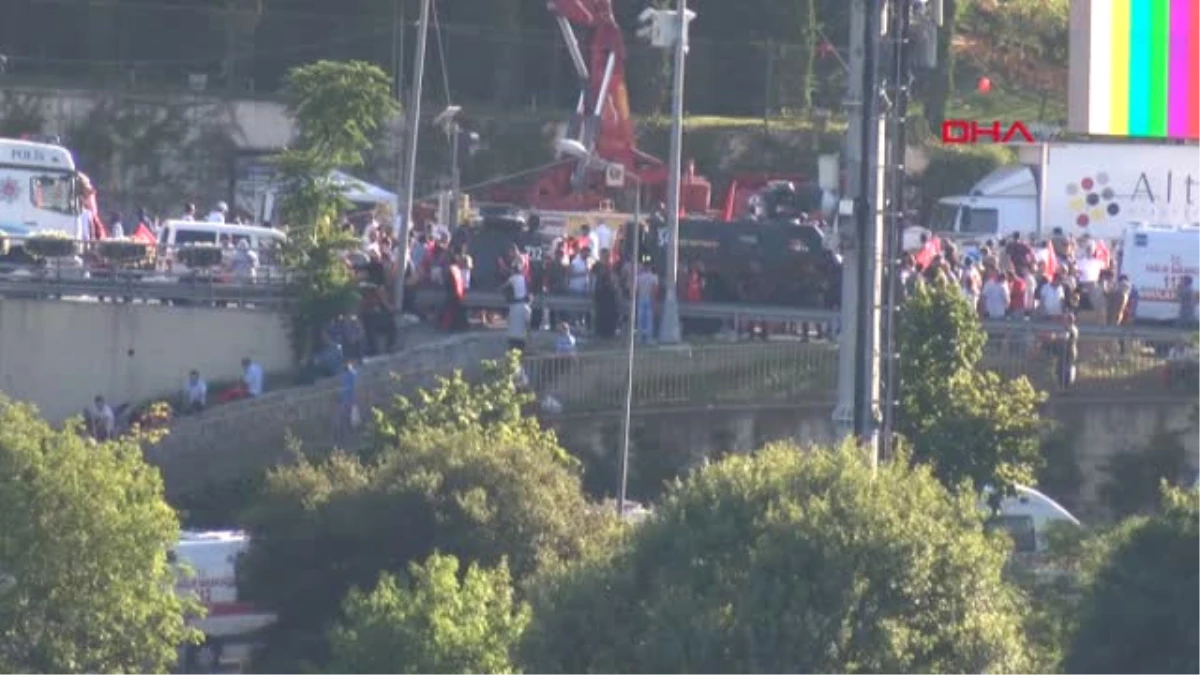 İstanbul 15 Temmuz Şehitler Köprüsü\'ne Yürüyüş Başladı