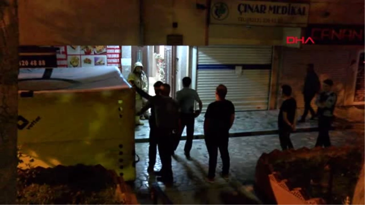 İstanbul Çatıya Çıkan Apartman Görevlisi Polislere Zor Anlar Yaşattı