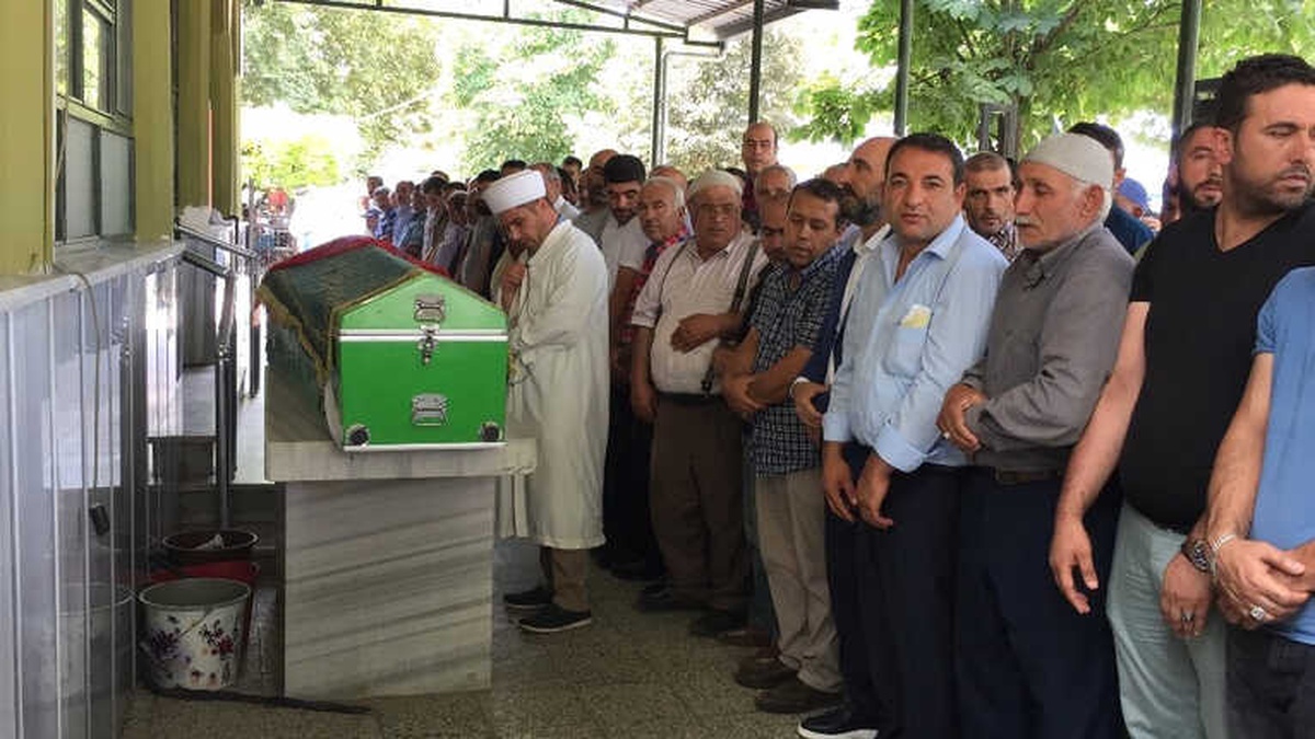 İznik Gölü\'nde Boğulan Genç Kızlardan Biri Son Yolculuğuna Uğurlandı
