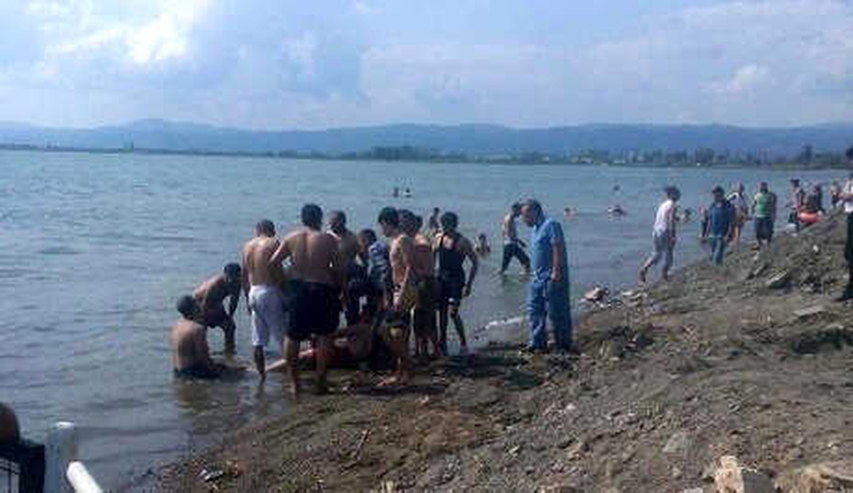 İznik Gölü\'nde İki Kişi Boğulma Tehlikesi Geçirdi