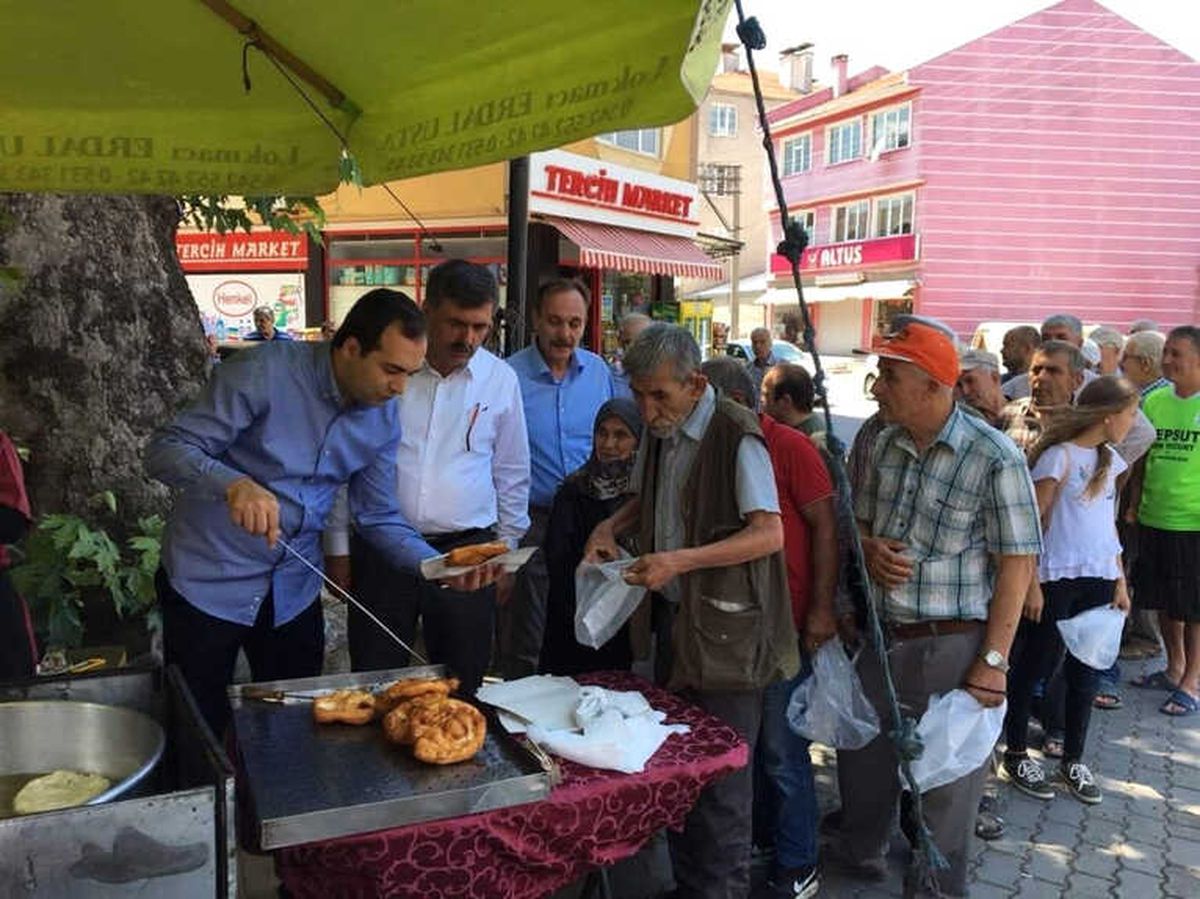 Kepsut\'ta 15 Temmuz Programı Dua ve Lokma Hayrı ile Başladı