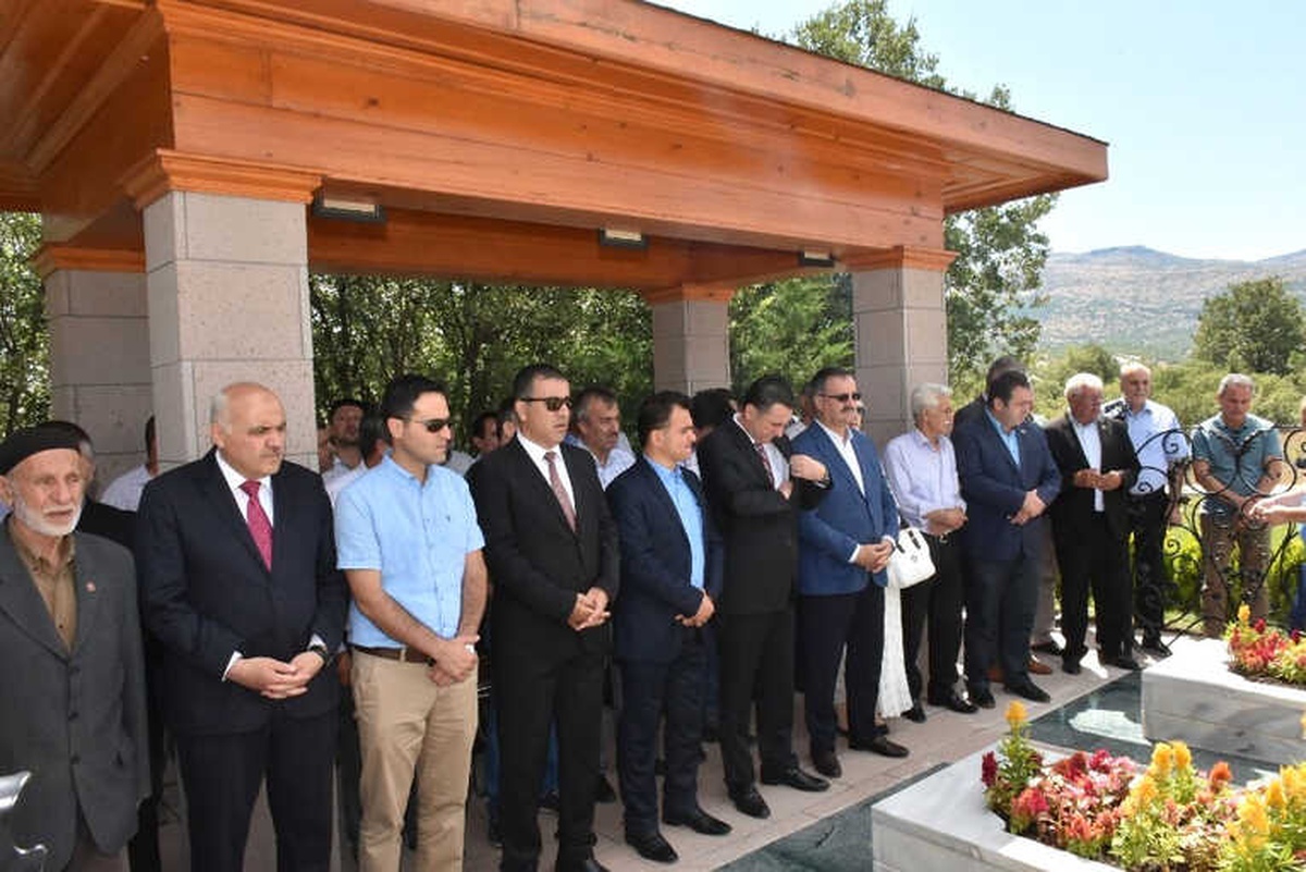 Kızılcahamam\'da 15 Temmuz Şehitlerinin Kabirleri Ziyaret Edildi