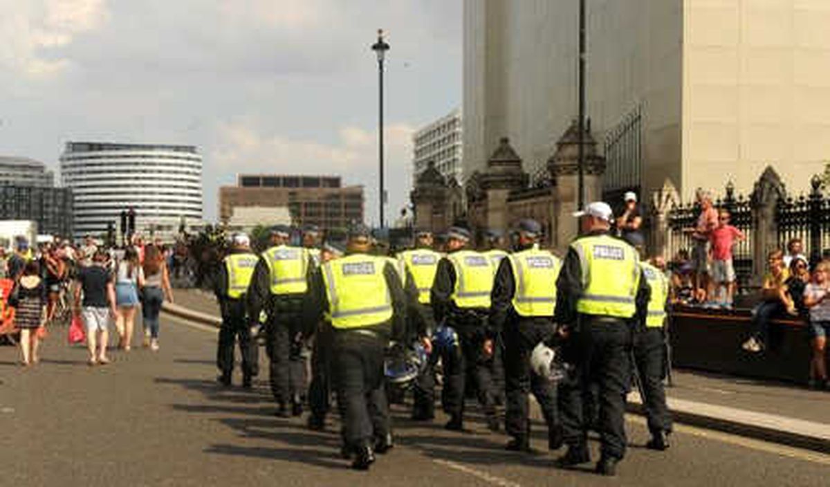 Londra\'da Tommy Robinson\'ın Serbest Bırakkılması İçin Gösteriler Düzenlendi