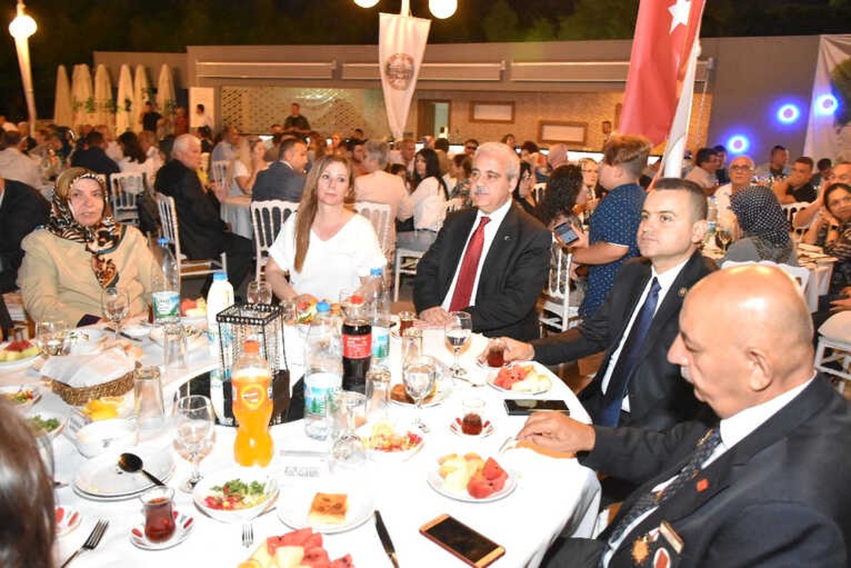 Manisa Valiliğinden Şehit Aileleri ve Gaziler Onuruna Yemek