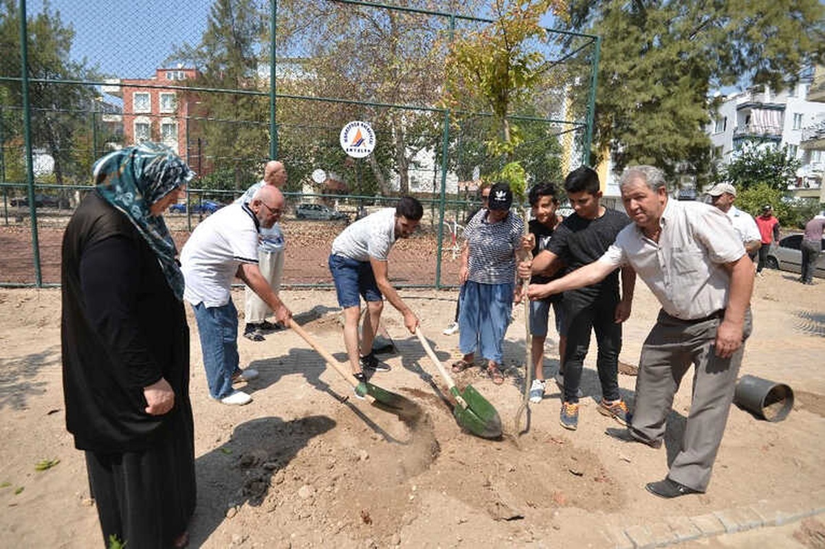 Muratpaşa\'da \'Parkları Birlikte Yapıyoruz\' Projesi